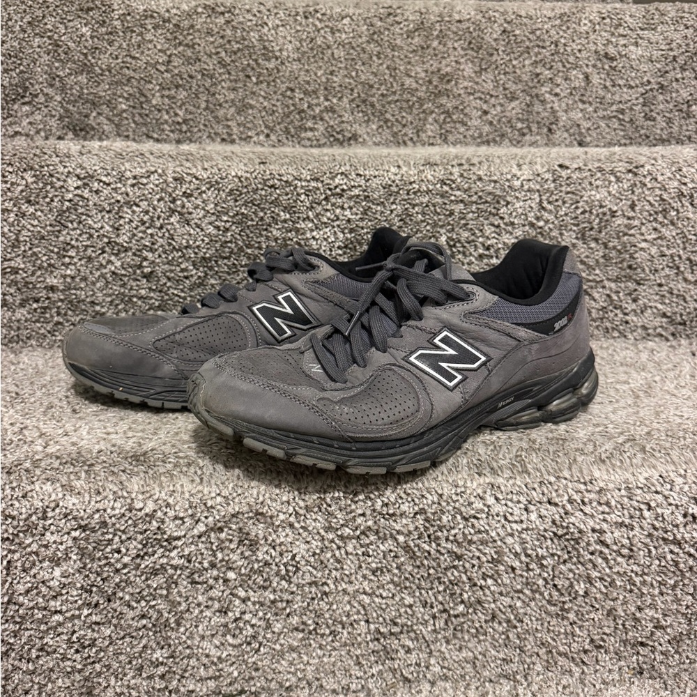 New Balance Men's Dark Gray Athletic Sneakers